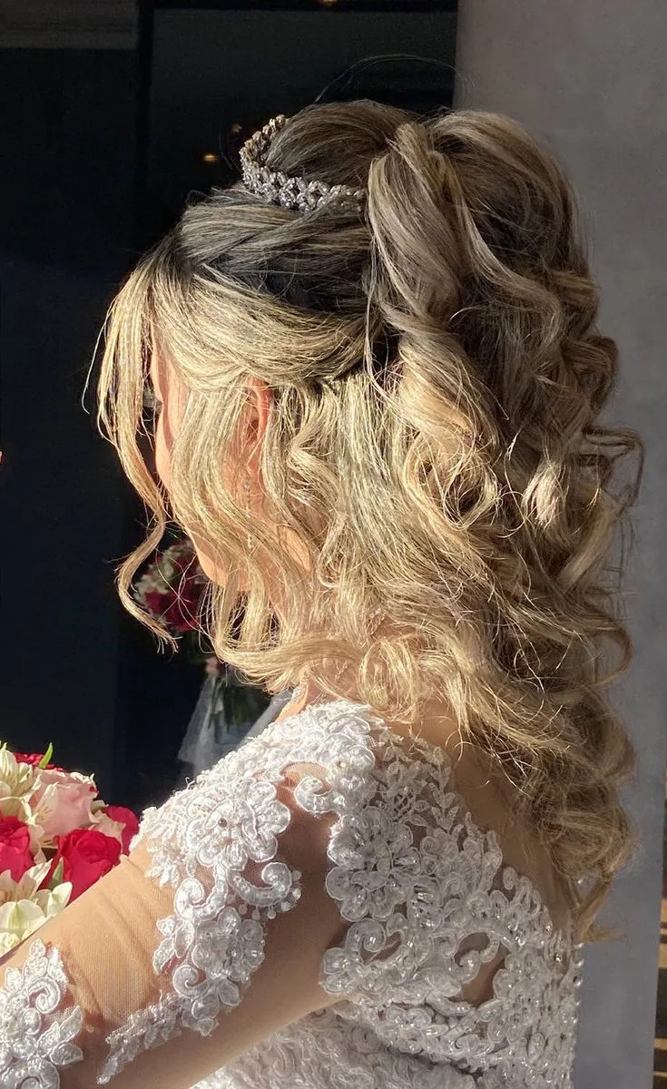 Noivas penteadas por Nuovi Capelli