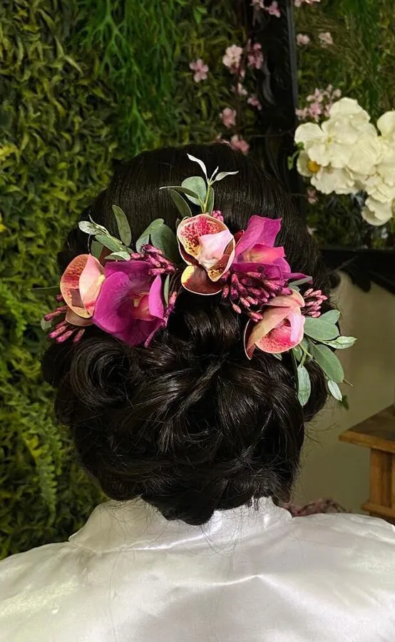 Penteado do pacote Tulipa com flores